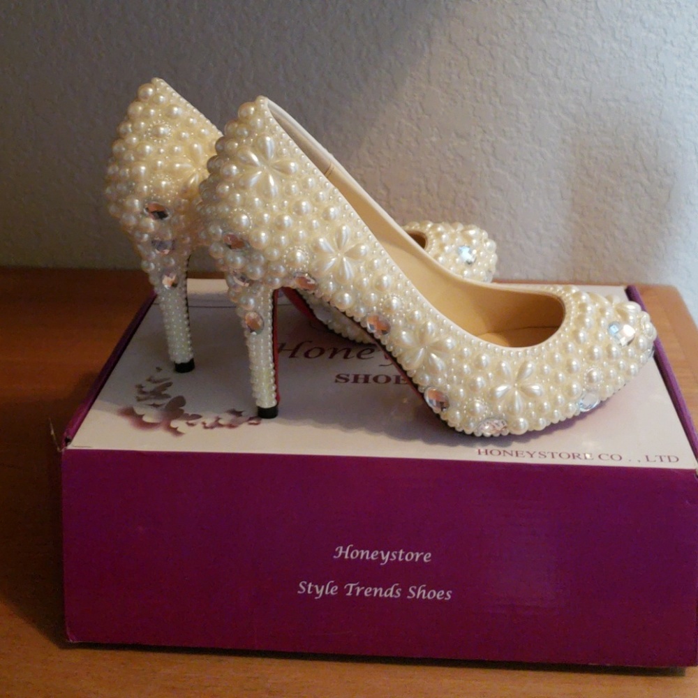 Honeystore stunning embellished off white pumps si